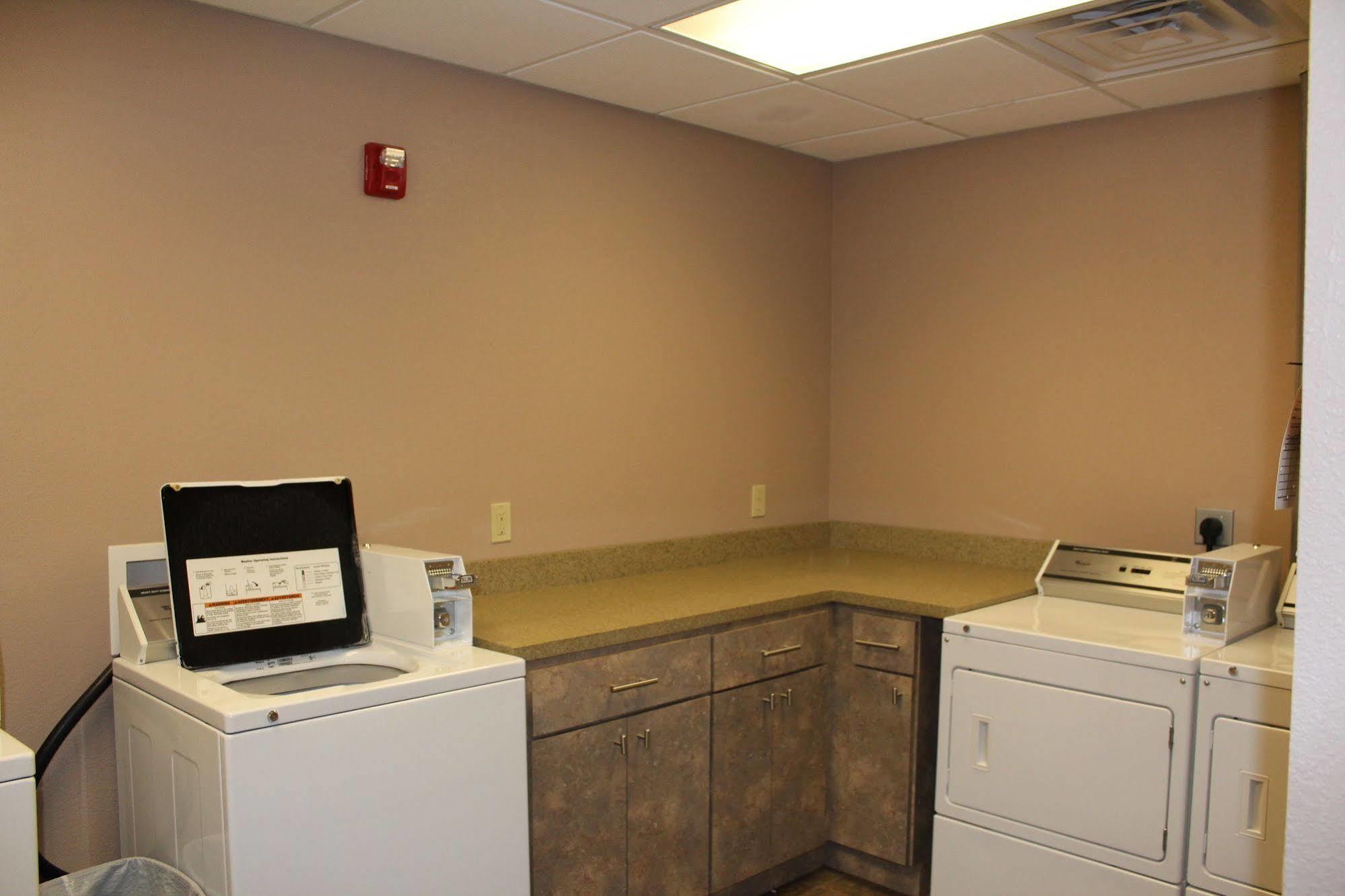 Bell'S Extended Stay And Suites Saint Robert Esterno foto