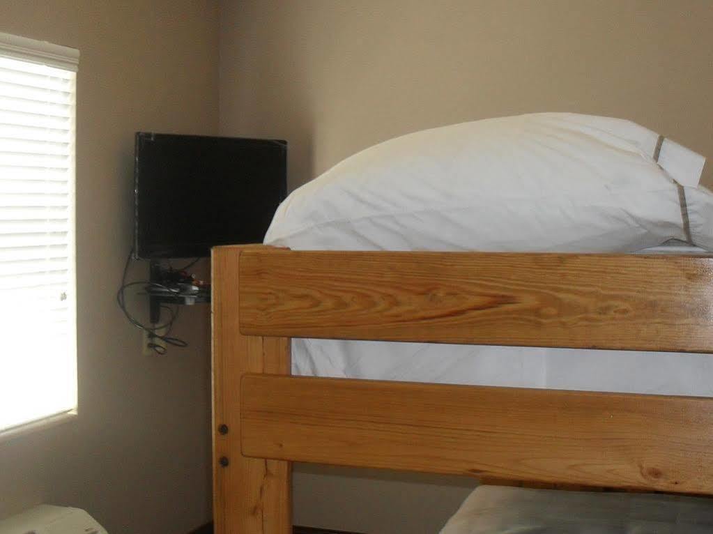 Bell'S Extended Stay And Suites Saint Robert Esterno foto